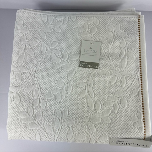 2 Pc Felpinter Bath Towel Set White Textured Floral Design Made in Portugal NEW - Picture 5 of 9